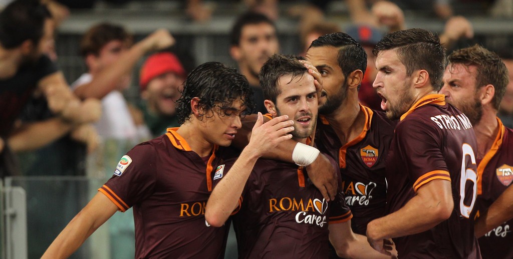pjanic-benatia-strootman-abbraccio