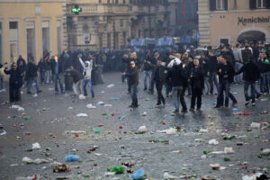 Europa League, tifosi del Feyenoord invadono Piazza di Spagna