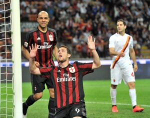 destro-esulta-gol-milan-roma