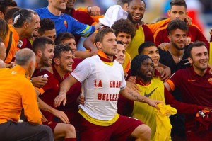 roma esulta dopo derby