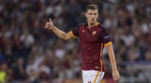 ROME, ITALY - SEPTEMBER 16: Edin Dzeko of AS Roma reacts during the UEFA Champions League Group E match between AS Roma and FC Barcelona on September 16, 2015 in Rome, Italy. (Photo by Luciano Rossi/AS Roma via Getty Images)