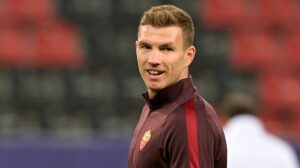 LEVERKUSEN, GERMANY - OCTOBER 19: AS Roma player Edin Dzeko during a training session ahead of the UEFA Champions League Group E, first-leg against Bayer Leverkusen on October 19, 2015 in Leverkusen, Germany. (Photo by Luciano Rossi/AS Roma via Getty Images)