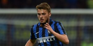 MILAN, ITALY - SEPTEMBER 23: Adem Ljajic of Internazionale Milano in action during the Serie A match between FC Internazionale Milano and Hellas Verona FC at Stadio Giuseppe Meazza on September 23, 2015 in Milan, Italy. (Photo by Tullio M. Puglia/Getty Images)