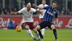 Foto Alfredo Falcone - LaPresse 31/10/2015 Milano ( Italia) Sport Calcio Inter - Roma Campionato di Calcio Serie A Tim 2015 2016 - Stadio Giuseppe Mezza di Milano Nella foto:nainggolan e brozovic Photo Alfredo Falcone - LaPresse 31/10/2015 Milan (Italy) Sport Soccer Inter - Roma Italian Football Championship League A Tim 2015 2016 - Giuseppe Meazza Stadium of Milan In the pic:nainggolan and brozovic