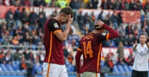 Roma's Edin Deko (L) and Iago Falque (R) shows his dejection during the Italian Serie A soccer match AS Roma vs Atatlanta Bergamasca Calcio at Olimpico stadium in Rome, Italy, 29 November 2015. ANSA/ALESSANDRO DI MEO