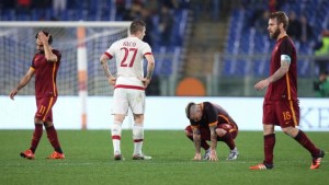 Roma's players at the end of the Italian Serie A soccer match AS Roma vs AC Milan at Olimpico stadium in Rome, Italy, 9 January 2016. ANSA/ ALESSANDRO DI MEO