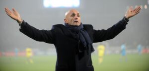 Luciano Spalletti, head coach of FC Zenit St Petersburg, tries to calm his club fans during UEFA Champions League, Group G football match between FC Zenit St Petersburg and APOEL FC in Saint-Petersburg on November 23, 2011. AFP PHOTO / KIRILL KUDRYAVTSEV (Photo credit should read KIRILL KUDRYAVTSEV/AFP/Getty Images)