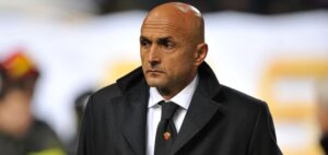 BOLOGNA, ITALY - NOVEMBER 08: Luciano Spalletti, manager of Roma during the Serie A match between Bologna and Roma at the Stadio Dall'Ara on November 08, 2008 in Bologna, Italy. (Photo by New Press/Getty Images) *** Local Caption *** Luciano Spalletti