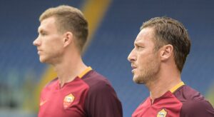 ROME, ITALY - AUGUST 14: Iago Falque, Edin Dzeko, Francesco Totti and Mohamed Salah of AS Roma before the pre-season friendly match between AS Roma and Sevilla FC at Olimpico Stadium on August 14, 2015 in Rome, Italy. (Photo by Luciano Rossi/AS Roma via Getty Images)