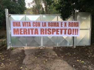 striscione-totti-trigoria