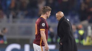 Foto Alfredo Falcone - LaPresse 17/02/2016 Roma ( Italia) Sport Calcio Roma - Real Madrid Uefa Champions League 2015 2016 Ottavi di Finale - Stadio Olimpico di Roma Nella foto:Francesco Totti Photo Alfredo Falcone - LaPresse 17/02/2016 Roma (Italy) Sport Soccer Roma - Real Madrid Uefa Champions League 2015 2016 -Fourth Round Olimpico Stadium of Roma In the pic:Francesco Totti