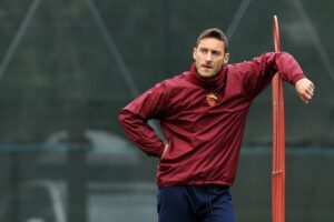 Francesco Totti in allenamento ALLENAMENTO A TRIGORIA DEL 6 DICEMBRE CON TOTTI PRESENTE (foto Tedeschi)