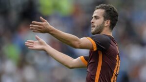 Roma's midfielder from Bosnia-Herzegovina Miralem Pjanic celebrates with after scoring during the Italian Serie A football match Roma vs Carpi on September 26, 2015 at Rome's Olympic stadium. AFP PHOTO / ANDREAS SOLARO (Photo credit should read ANDREAS SOLARO/AFP/Getty Images)