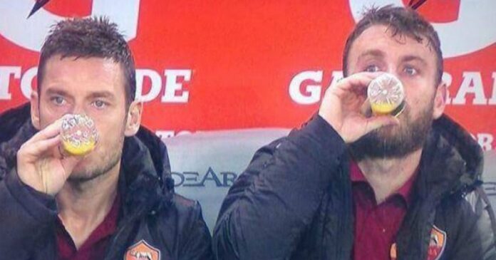 totti-derossi-panchina