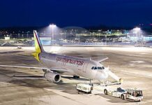 Tifosi ubriachi sul volo per Colonia: paura a bordo per passeggeri e hostess