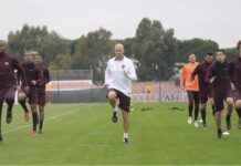 Trigoria, Totti e Torosidis in gruppo. Strootman lavora col pallone