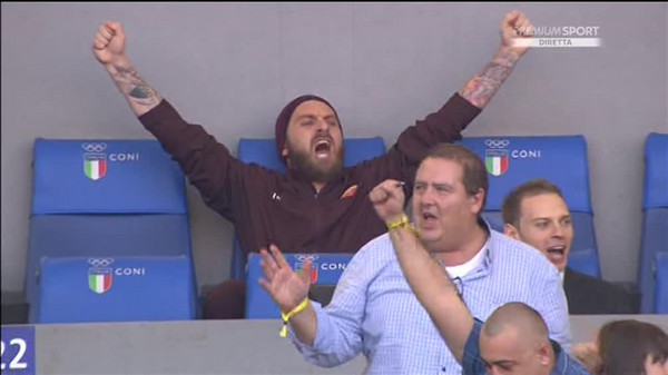 derossi-tribuna-esulta