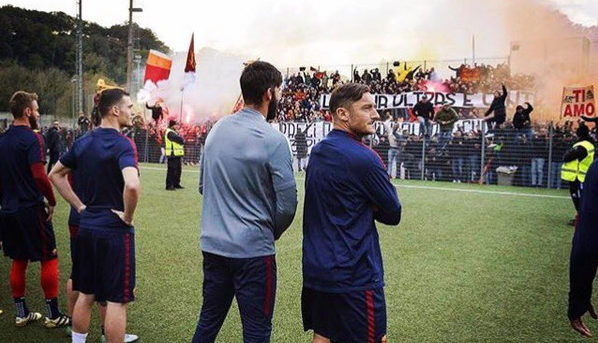 roma-tifosi-trigoria