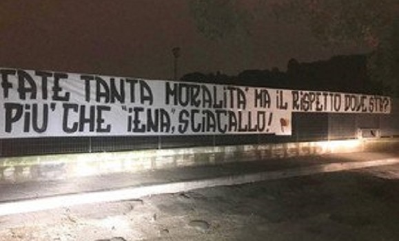 striscione iene