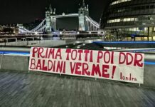 Roma, la contestazione arriva fino a Londra: “Prima Totti poi DDR, Baldini verme!” (FOTO)