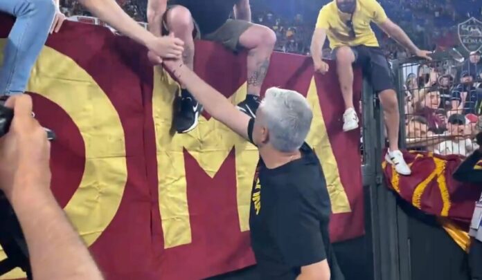 MOURINHO CURVA