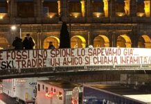 Roma, striscione contro Zalewski: “Spione, tradire un amico si chiama infamità” (FOTO)