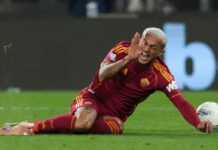 Napoli-Roma, tegola Wesley: ko alla caviglia dopo il rigore procurato, esce sorretto dallo staff