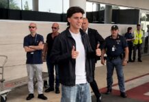 CALCIOMERCATO LIVE | Balerdi è arrivato a Roma: selfie con i tifosi. Affare in prestito con obbligo condizionato – VIDEO