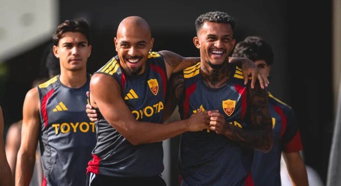 malen wesely malen e wesley abbracciati sorridenti a Trigoria