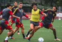 ULTIME DA TRIGORIA | Rientrati Koné e Mora. Malen e Wesley ancora parzialmente in gruppo paulo dybala dribbla durante un allenamento a trigoria